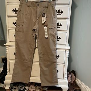 Mens 5.11 Tactical cargo pants.
